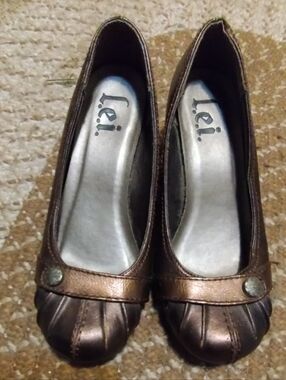 L.E.I brown leather pump heels VINTAGE